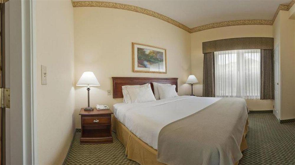 Holiday Inn Express Hotel & Suites St. Louis West-O'Fallon By Ihg Room photo